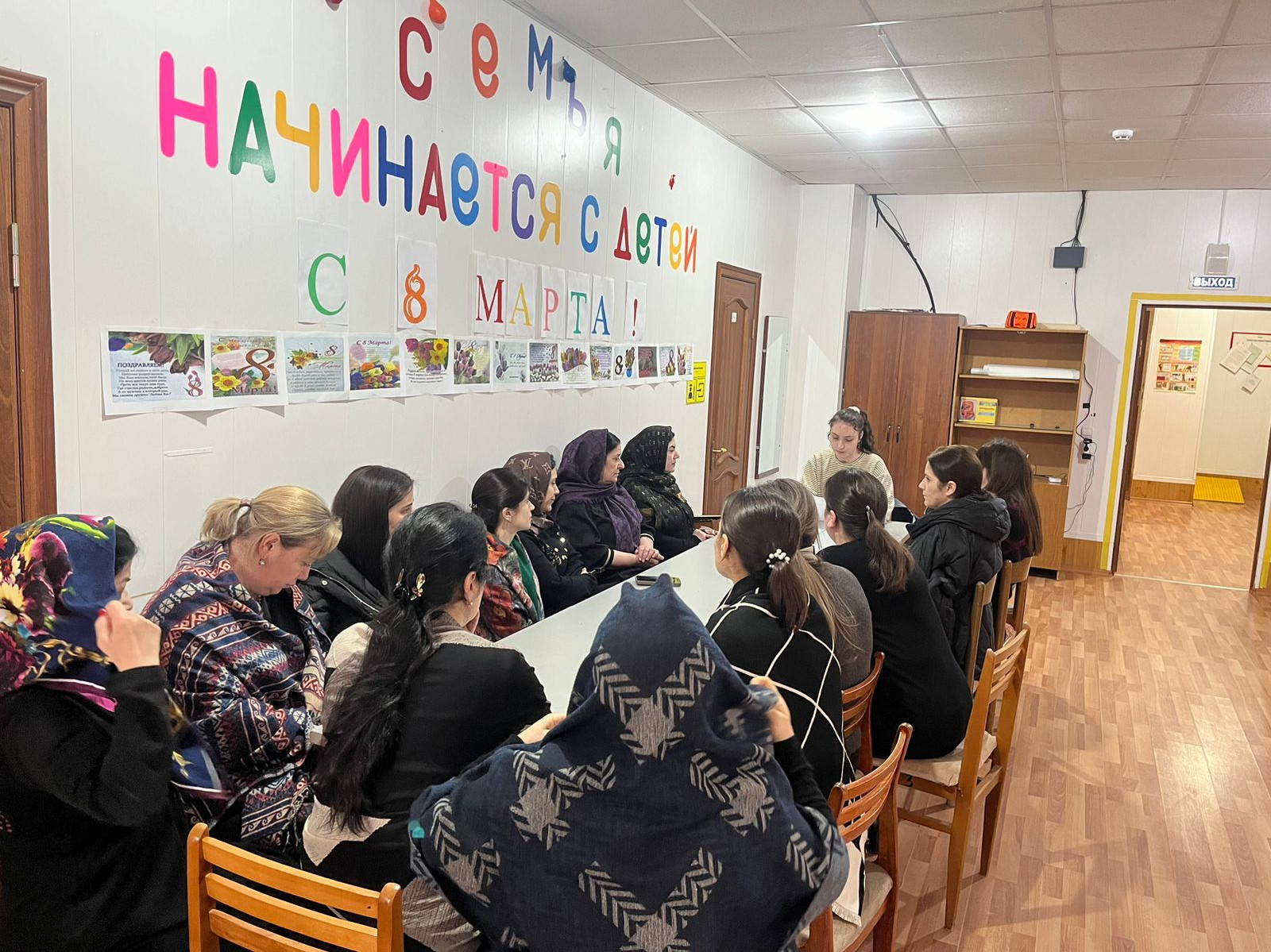 Специалист по социальной работе Умарова Зарема провела беседу, о безопасности при террористических актах, среди работников Центра.